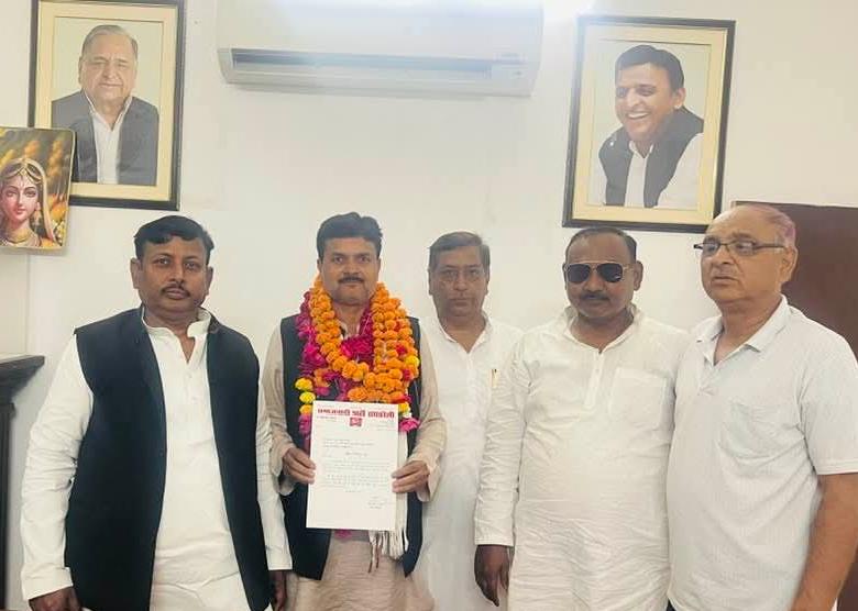 समाजवादी पार्टी ने इजहार खान अज्जू को सौंपी नगर अध्यक्ष की जिम्मेदारी, क्षेत्र में खुशी की लहर