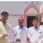 व्यापारियों की समस्याओं को लेकर व्यापार मंडल ने जिला अधिकारी को सौंपा ज्ञापन