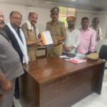 उत्तर प्रदेश जनहित व्यापार मण्डल ने विभिन्न अधिकारियों को क्षेत्र की समस्याओं को लेकर 11 सूत्रीय ज्ञापन सौंपा