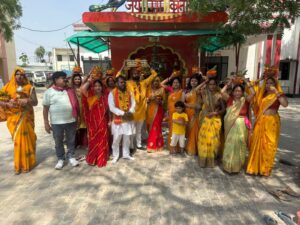 जीवन के उद्देश्य और दिशा को दर्शाती है श्रीमद्भागवत कथा, कलश यात्रा के साथ ऊंचाहार में कथा का शुभारंभ