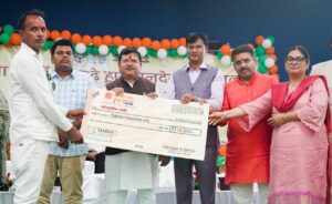 उत्तर प्रदेश द्वारा शिक्षा मित्रों के बढ़े हुये मानदेय के भुगतानध्वितरण का शुभारम्भ