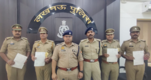 प्रथम अंक प्राप्त करने वाले थाना प्रभारी सहित तीन उप निरीक्षक को काॅप आफ द मन्थ का मिला सम्मान