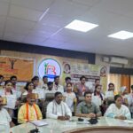 मेधावी छात्रों का हुआ सम्मान, 21 हजार प्रोत्साहन राशि एवं मेडल देकर किया गया सम्मानित