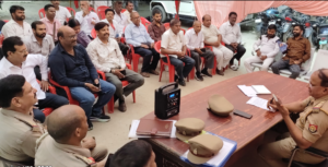 श्रावण मास एवं चेहल्लुम पर्व को देखते हुए कृष्णा नगर थाना परिसर में हुई पीस बैठक