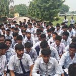 नवोदय विद्यालय में खाने में कीड़ा मिलने के आरोप पर फूटा छात्रों का गुस्सा