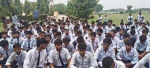 नवोदय विद्यालय में खाने में कीड़ा मिलने के आरोप पर फूटा छात्रों का गुस्सा