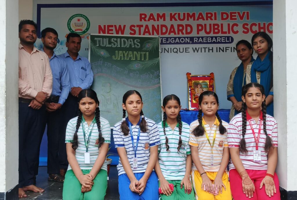न्यू स्टैंडर्ड पब्लिक स्कूल में धूमधाम में मनाई गई तुलसी जयंती