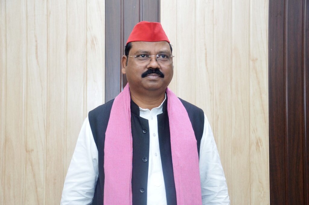 नेताजी के संघर्ष पर तंज कसने वालों को पहले अपना राजनीतिक कद देखना चाहिए – डा. शशिकांत शर्मा