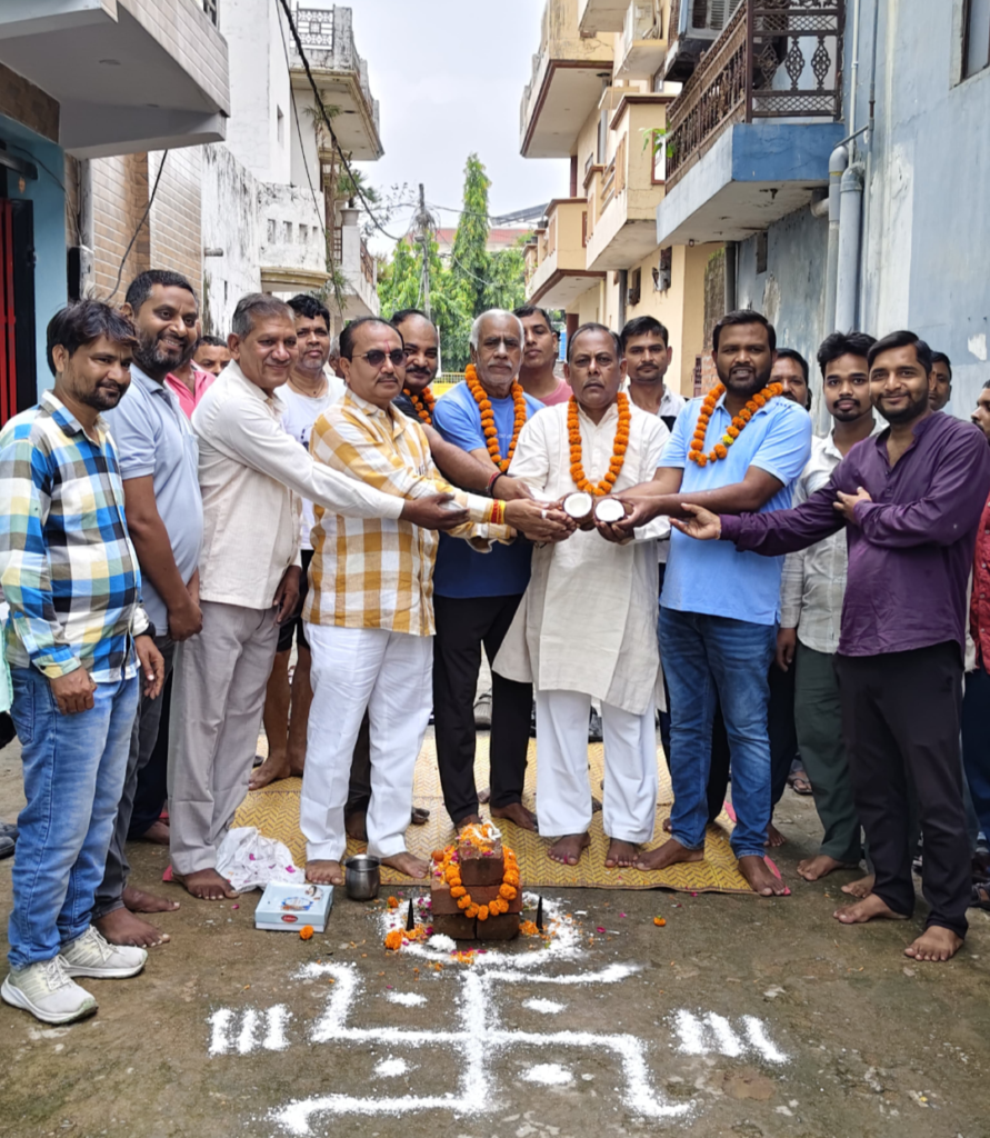 पार्षद रामनरेश रावत ने पार्षद निधि से इंटरलाकिंग सड़क व नाली के सुधार कार्य का किया शिलान्यास