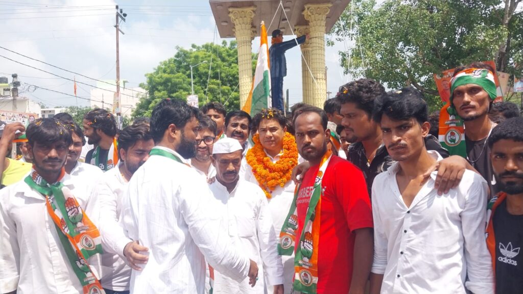 कांग्रेस पार्टी के राष्ट्रीय सचिव व अवध क्षेत्र प्रभारी का उतरौला में हसीब खान के समर्थकों ने किया जोरदार स्वागत