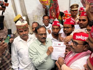 एसआईआर के विरोध में नगर मजिस्ट्रेट को सौंपा ज्ञापनए मुख्य निर्वाचन आयुक्त ज्ञानेश कुमार का पुतला फूंका